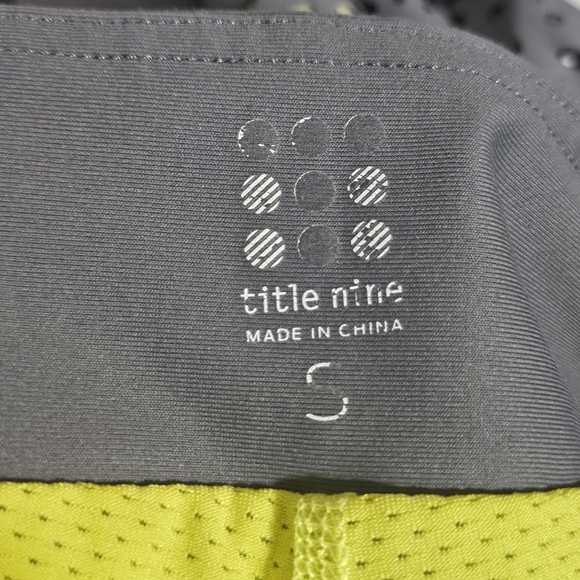 Title Nine skort size small Gray and neon Yellow cutout design - Picture 5 of 10
